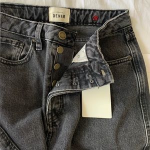 Sezane Brut Sexy jeans in grey. Size 28; NWT.